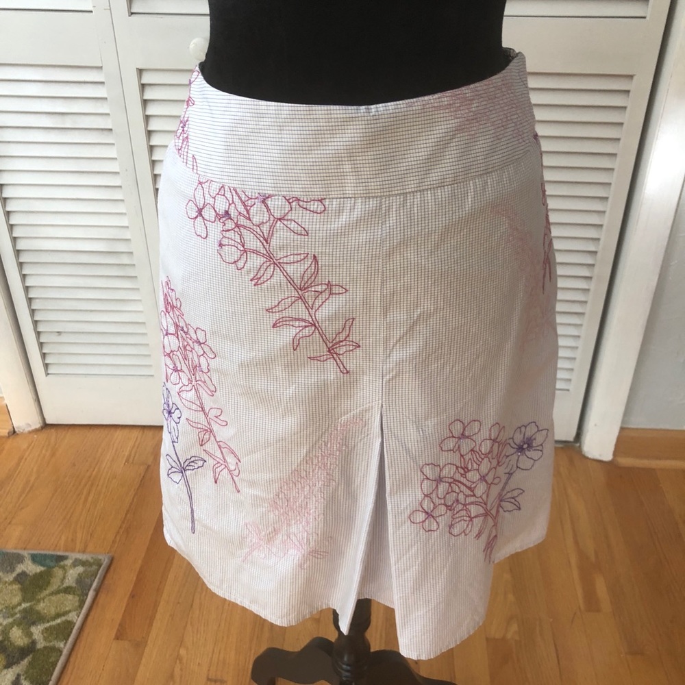 Ann Taylor Loft embroidered skirt.  Front slit.  6
